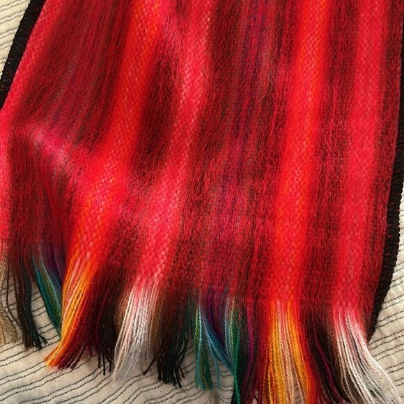 Beautiful alpaca scarf from Ecuador so soft and warm! - Picture 5 of 11